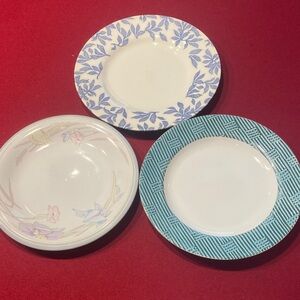 White Ceramic Dinner Plate with Blue Leaf Border - Home Dining